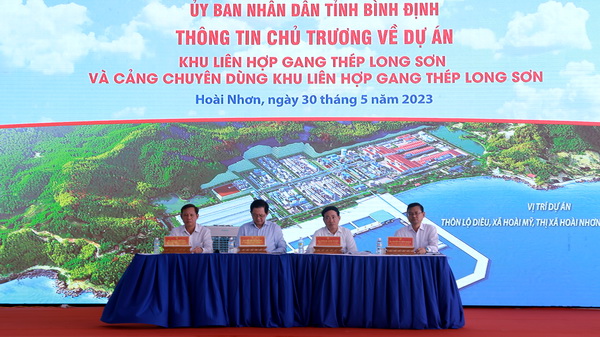 UBND tỉnh tổ chức thông tin chủ trương dự án Khu liên hợp gang thép Long Sơn và Cảng chuyên dùng đến người dân vùng dự án