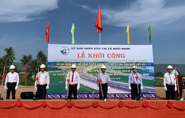 Thị xã Hoài Nhơn tổ chức lễ khởi công nhiều tuyến đường giao thông trên địa bàn thị xã.