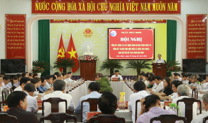 Thị ủy Hoài Nhơn tổ chức hội nghị tổng kết 15 năm thực hiệu Điều lệ Đảng 