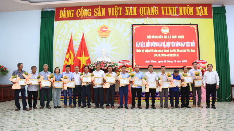 Hội nông dân Hoài Nhơn gặp mặt, biểu dương nông dân tiêu biểu