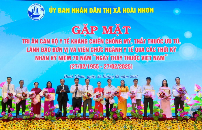 Gặp mặt tri ân nhân kỷ niệm 70 năm Ngày Thầy thuốc Việt Nam (27/02/1955 - 27/02/2025).